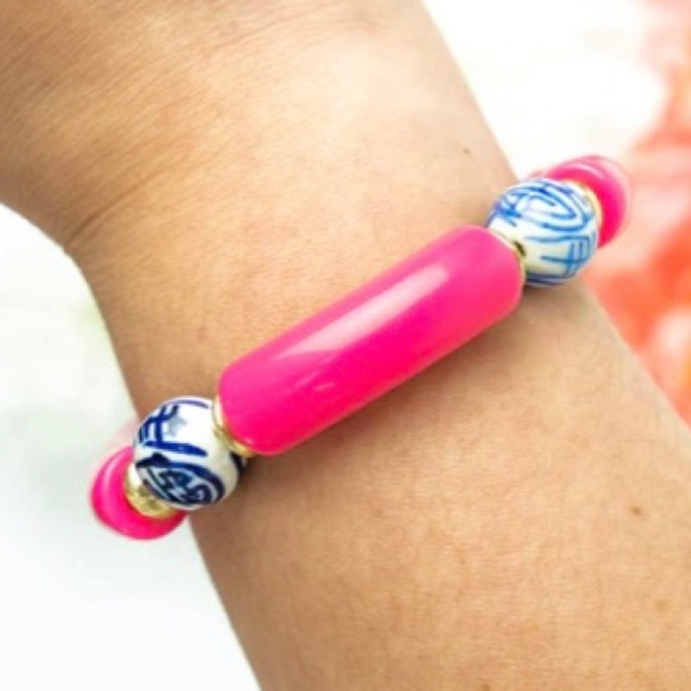 Stretch Band Fuchsia Color Beaded Bracelet NWT